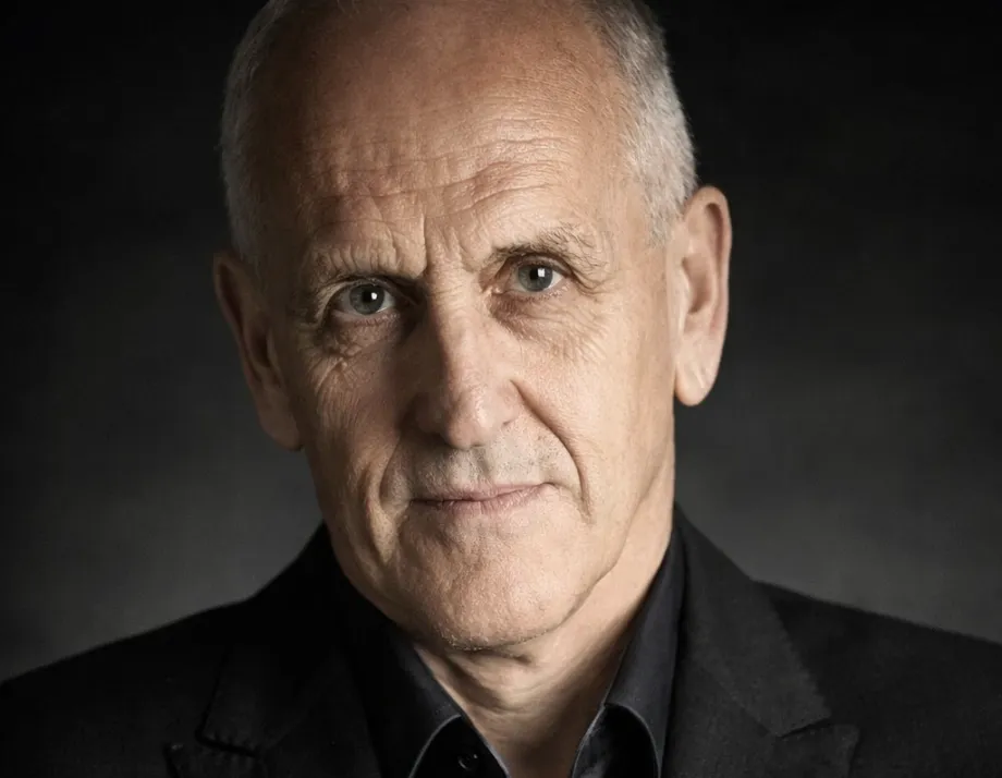 Graham Short - Micro-Sculptor